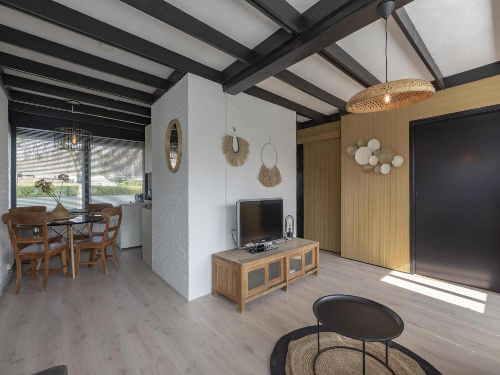 Attractive Bungalow With Modern Furnishings Sint Maartensvlotbrug Екстериор снимка