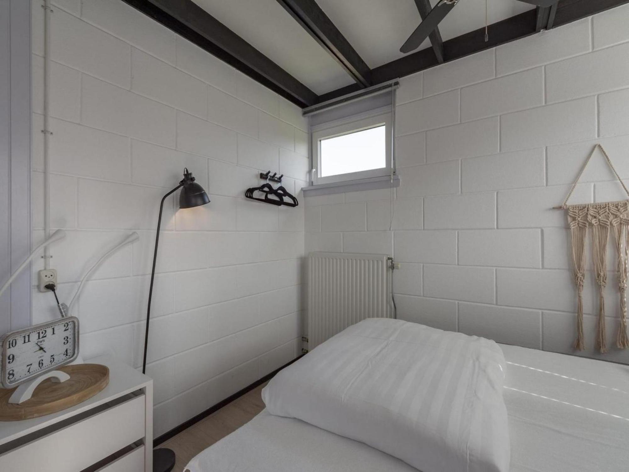 Attractive Bungalow With Modern Furnishings Sint Maartensvlotbrug Екстериор снимка