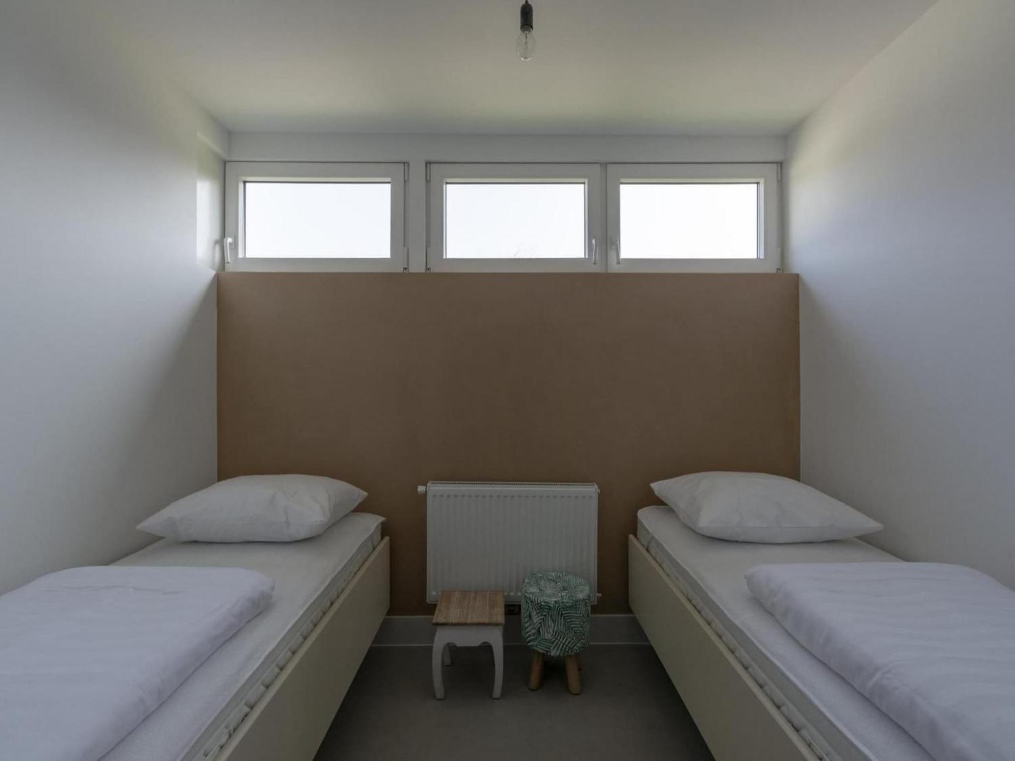 Attractive Bungalow With Modern Furnishings Sint Maartensvlotbrug Екстериор снимка