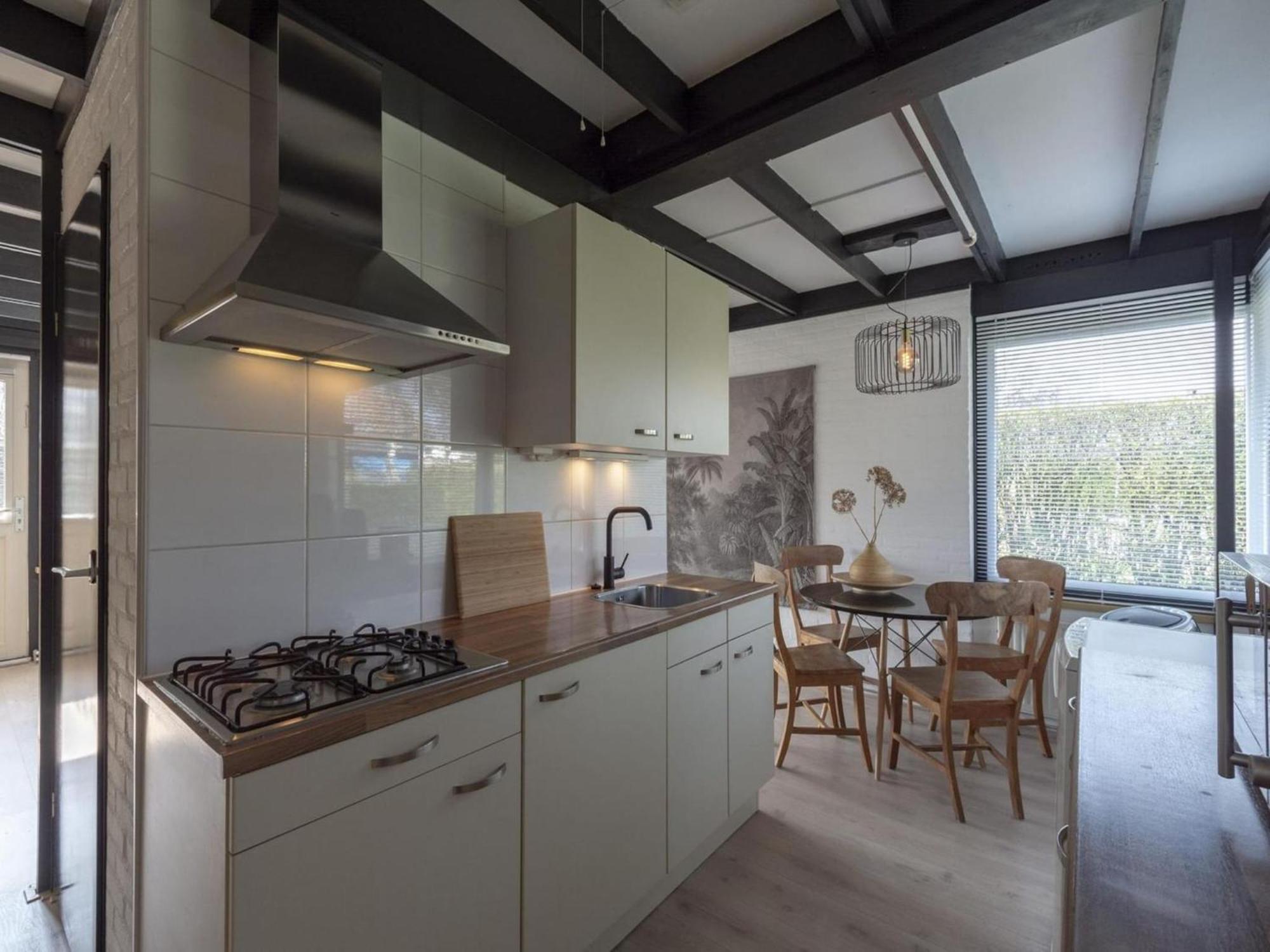 Attractive Bungalow With Modern Furnishings Sint Maartensvlotbrug Екстериор снимка