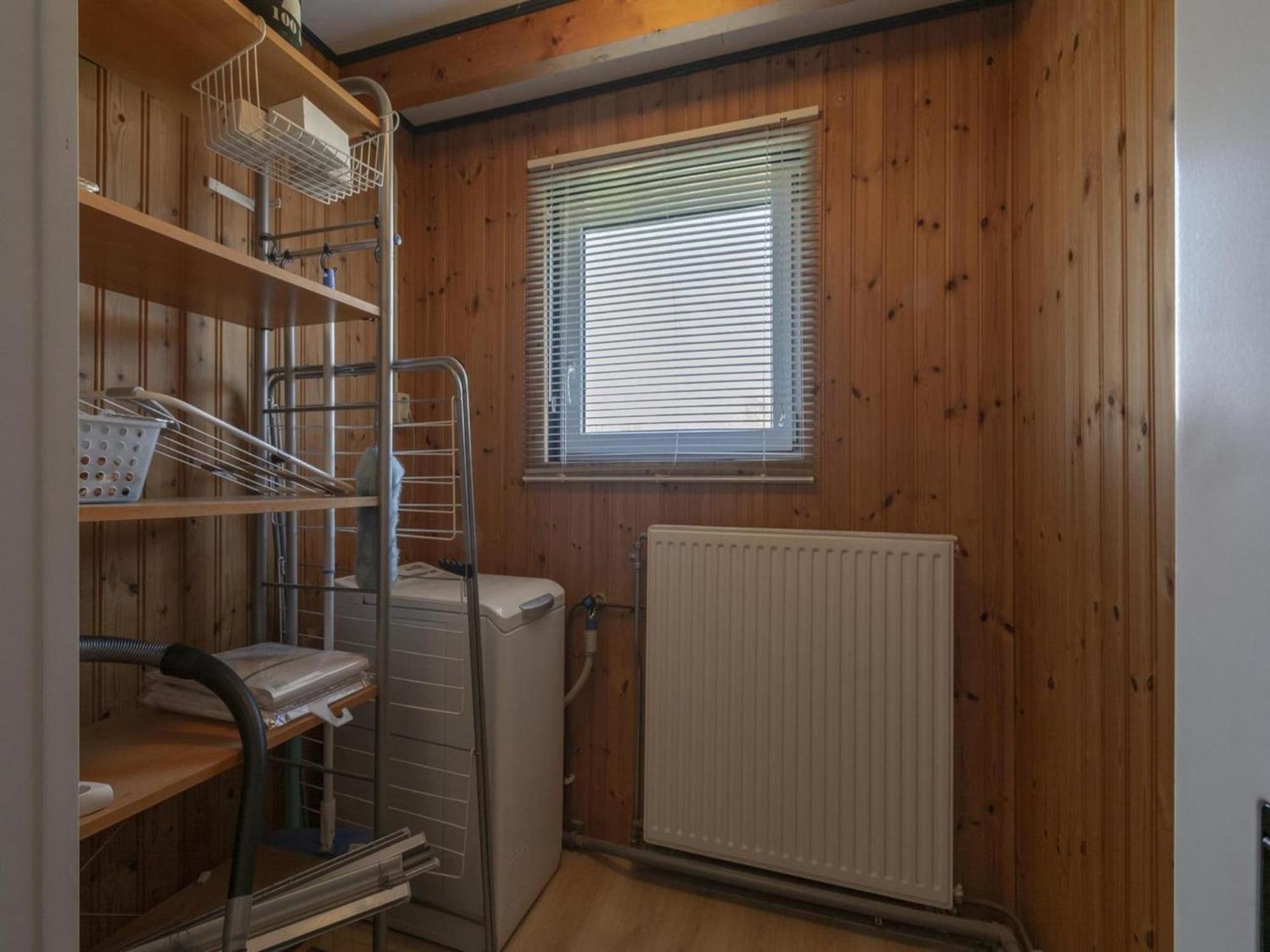 Attractive Bungalow With Modern Furnishings Sint Maartensvlotbrug Екстериор снимка